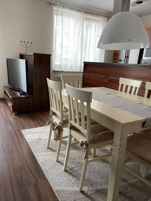 Priestranny 3 Izb. Apartman V Centre S Parkovanim. Διαμέρισμα Μπάνσκα Μπίστριτσα Εξωτερικό φωτογραφία