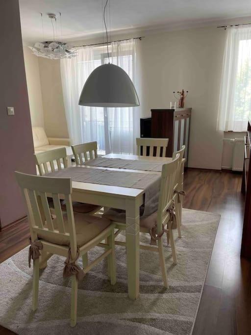 Priestranny 3 Izb. Apartman V Centre S Parkovanim. Διαμέρισμα Μπάνσκα Μπίστριτσα Εξωτερικό φωτογραφία